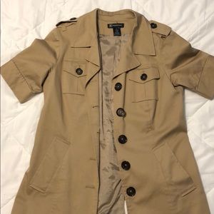 Khaki shortsleeved jacket